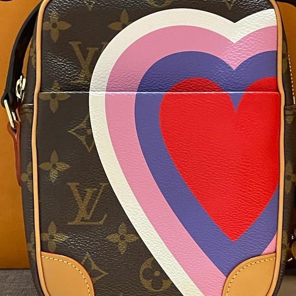 ❤️BRAND NEW LV GAME ON PANAME SET❤️ - Picture 7 of 16